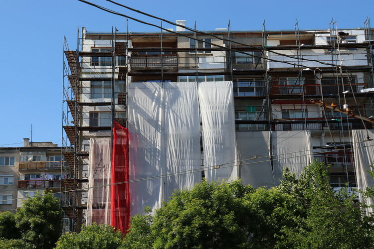 Енергийното обновяване на жилищните блокове в Хасково е в ход