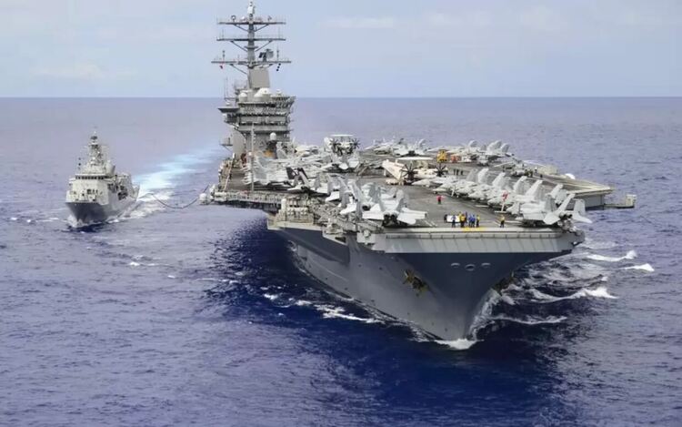Самолетоносачът „Нимиц“ също се отправи към Персийския залив