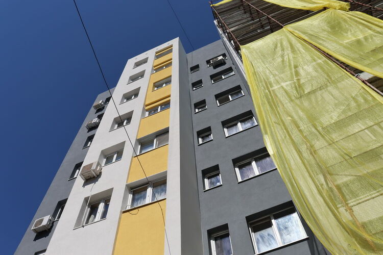 Енергийното обновяване на жилищните блокове в Хасково е в ход