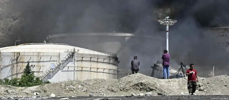 Израел атакува и обекти на иранската петролна индустрия. Как ще се отрази на цените?