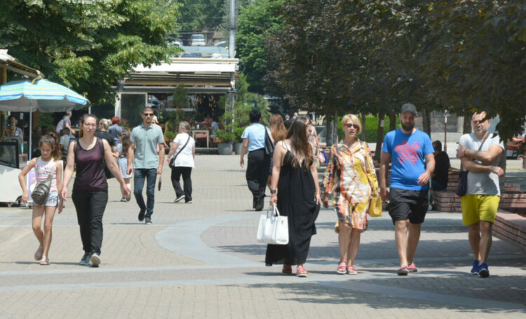 Слънчева, гореща и почти безоблачна сряда ни очаква