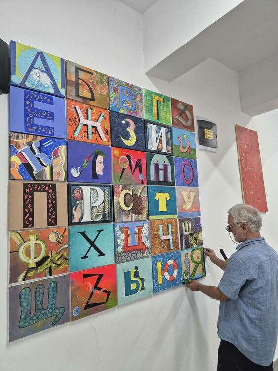 Деца посетиха Къщата на художниците в Кърджали,рецитираха стихове на творците