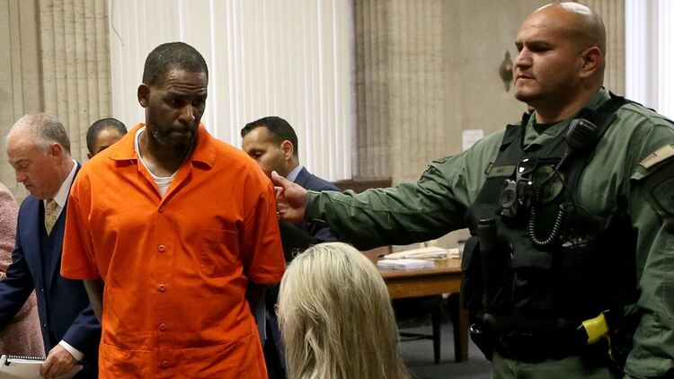 R. Kelly е в болница след свръхдоза, говори се за опит за убийство