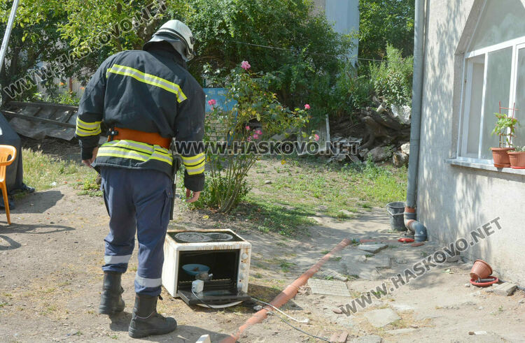 Готварска печка предизвика пожар на ул. „Казанлък“ в Хасково