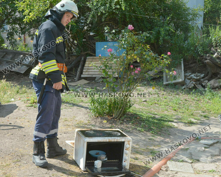 Готварска печка предизвика пожар на ул. „Казанлък“ в Хасково