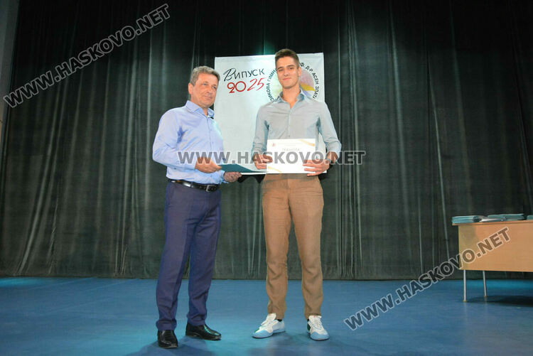 Тържествено връчиха дипломите на Випуск 2025 на хасковската Езикова гимназия