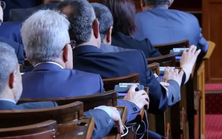 Дали Народното събрание намира и избира най-опитните, най-квалифицираните и най-почтените за шефове на ключовите регулатори?