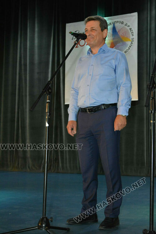 Тържествено връчиха дипломите на Випуск 2025 на хасковската Езикова гимназия