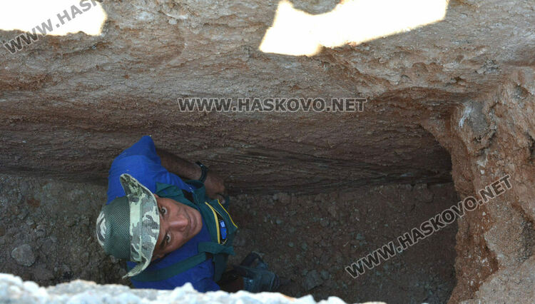 ВиК разкопа улица за прокарване на канализация към нова къща в Хасково