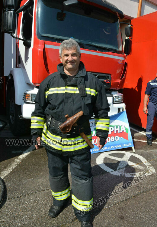 Ритуално изкъпаха хасковския пожарникар и бивш борец Стефан Ангелов