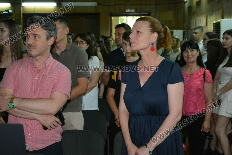 Тържествено връчиха дипломите на Випуск 2025 на хасковската Езикова гимназия