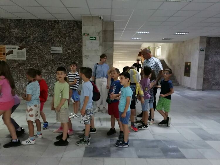 Деца разиграха наказателен процес в Окръжния съд на Смолян