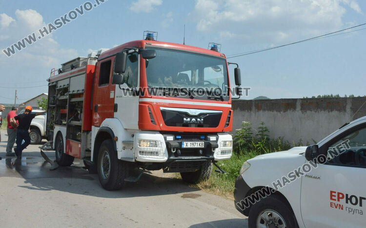 Пожар избухна в стопанска постройка с около 70 крави и телета