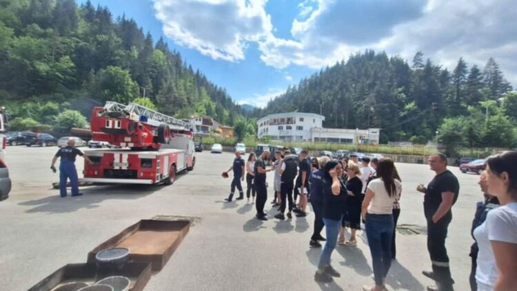 Ученици от Смолян учат как да пазят горите от огъня