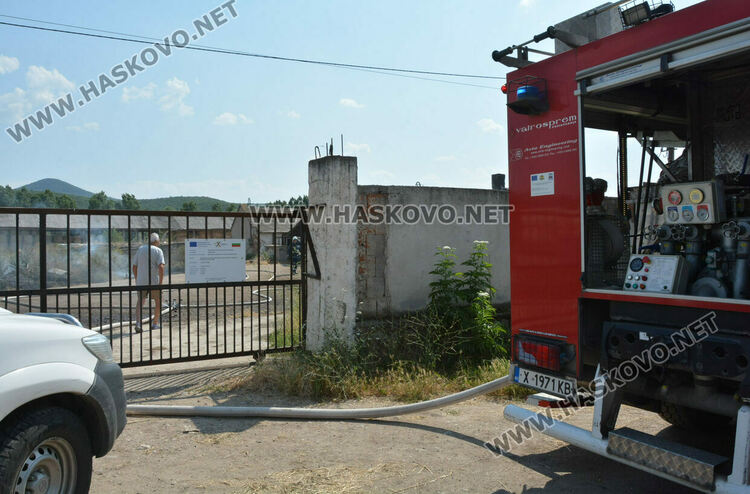 Пожар избухна в стопанска постройка с около 70 крави и телета