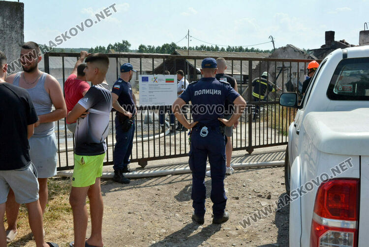 Пожар избухна в стопанска постройка с около 70 крави и телета