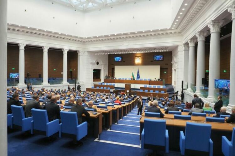 Законът за личния фалит е окончателно приет, дълговете ще се опрощават до 3 години
