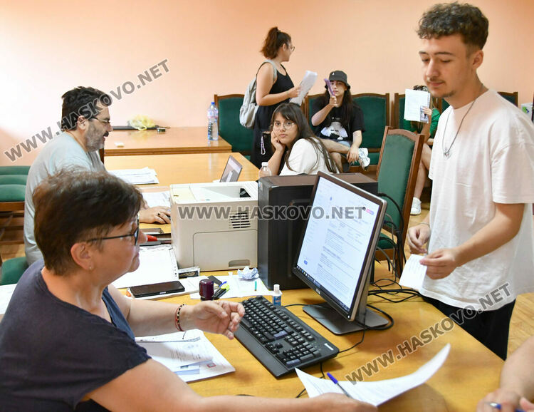 Над 100 хасковски кандидат-студенти подадоха документи за 28 ВУЗ-а в България