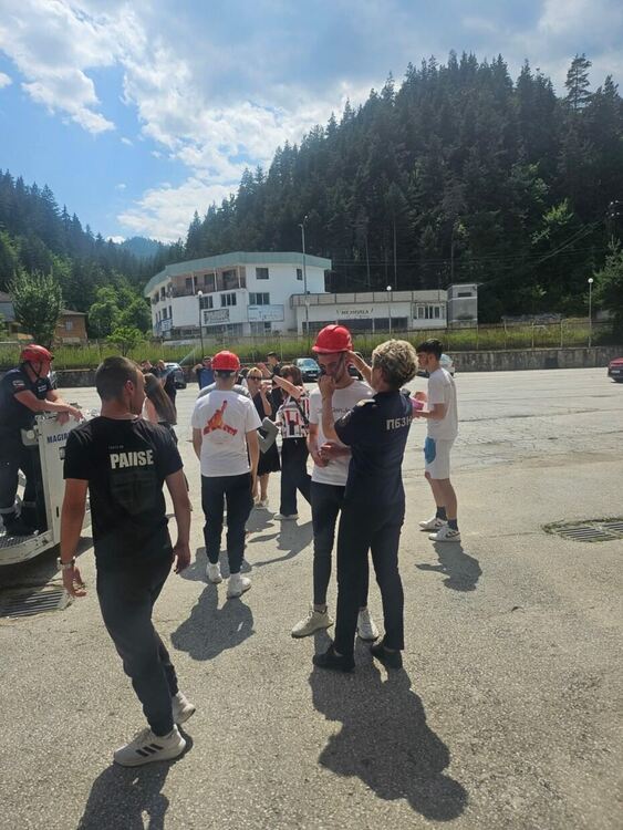 Ученици от Смолян учат как да пазят горите от огъня