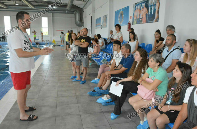 Десетки деца и младежи се състезаваха във второто издание на турнира по плуване в Хасково