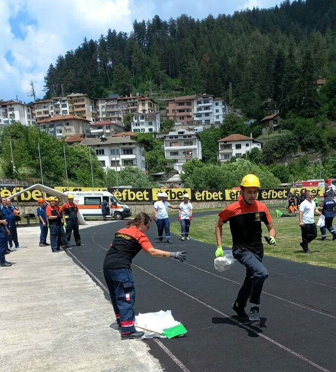 ДФ "Асеневци" се представи блестящо на Републиканско състезание в Смолян