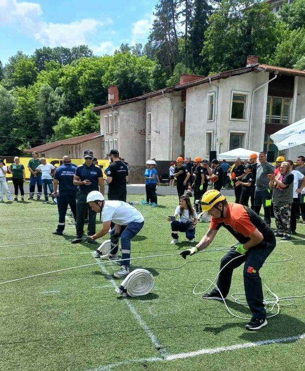 ДФ "Асеневци" се представи блестящо на Републиканско състезание в Смолян