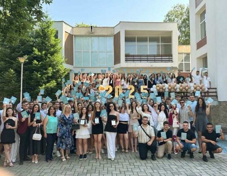 С официална церемония Езиковата гимназия „Христо Ботев“, гр. Кърджали изпрати випуск 2025