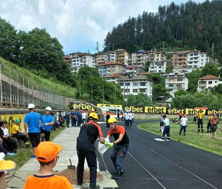 ДФ "Асеневци" се представи блестящо на Републиканско състезание в Смолян