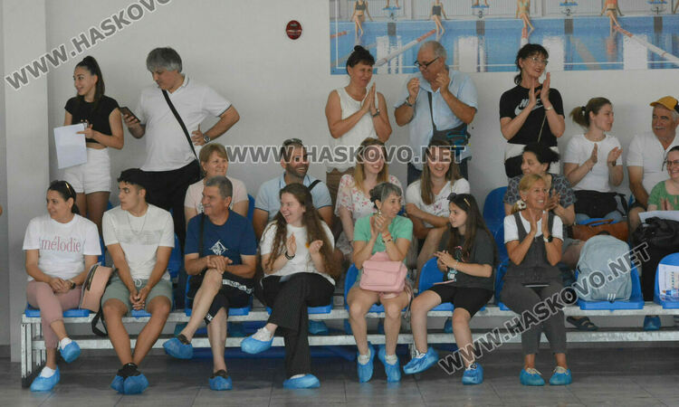 Десетки деца и младежи се състезаваха във второто издание на турнира по плуване в Хасково