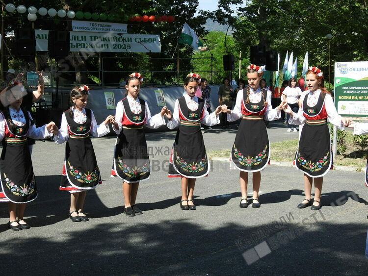   Отбелязаха 105 год. от организираното тракийско движение в Кърджали с голям събор