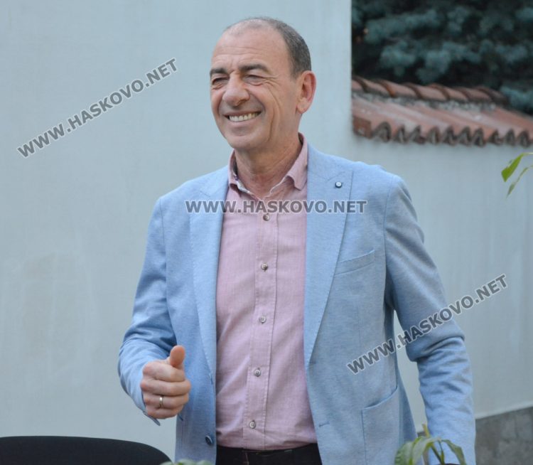 Актьорът Димитър Маринов представи в Хасково книгите си „Към сцената“ и „Към екрана“