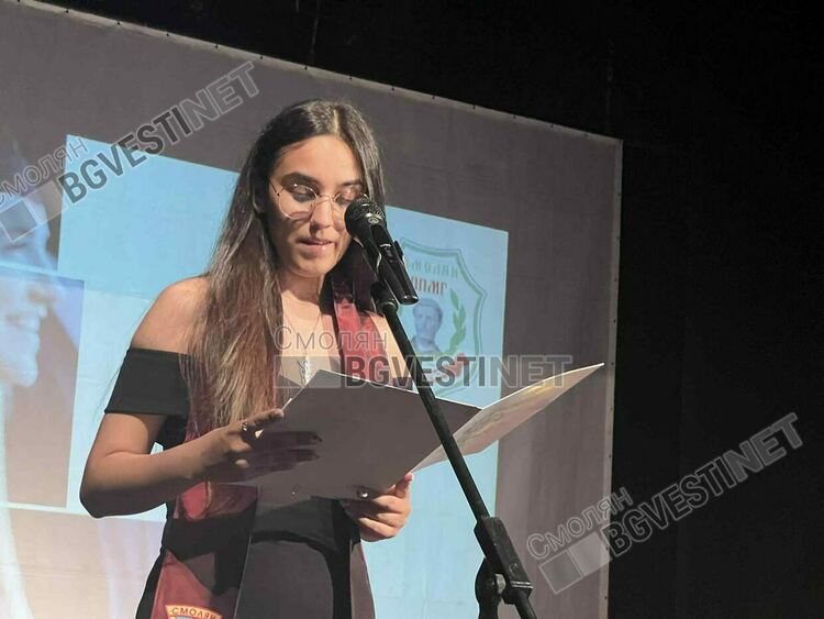 Катерина Димитрова е  първенец на Математическата гимназия в Смолян за 2025 година