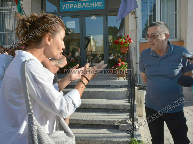 Жители на Стамболийски излязоха на протест пред ВиК-Хасково заради поредни дни на безводие