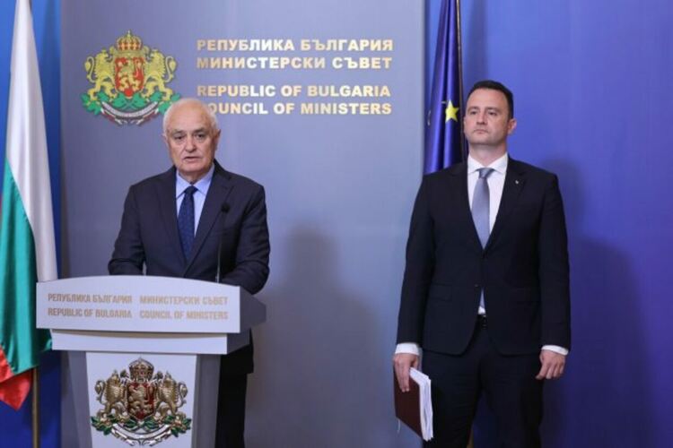 Военният министър Атанас Запрянов след съвещанието в МС