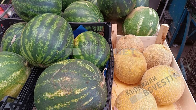 Крайпътни търговци предлагат стока от Кауфланд за своя продукция, поставят възрастни жени да внушават доверие