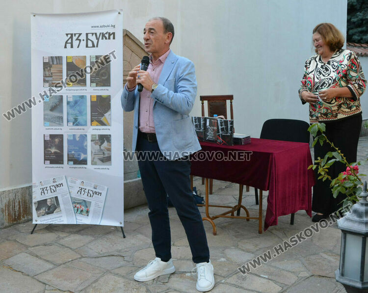 Актьорът Димитър Маринов представи в Хасково книгите си „Към сцената“ и „Към екрана“