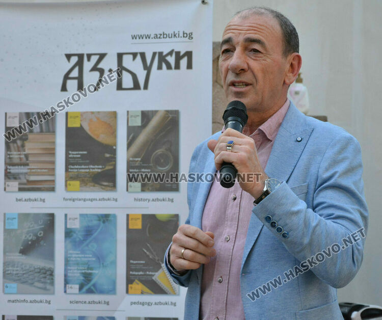 Актьорът Димитър Маринов представи в Хасково книгите си „Към сцената“ и „Към екрана“