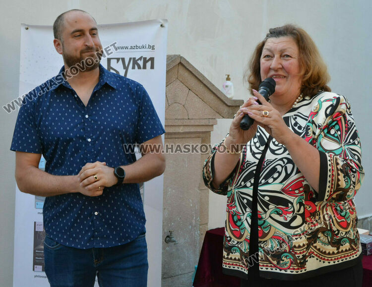 Актьорът Димитър Маринов представи в Хасково книгите си „Към сцената“ и „Към екрана“