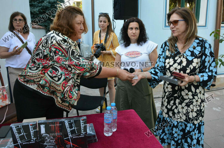 Актьорът Димитър Маринов представи в Хасково книгите си „Към сцената“ и „Към екрана“