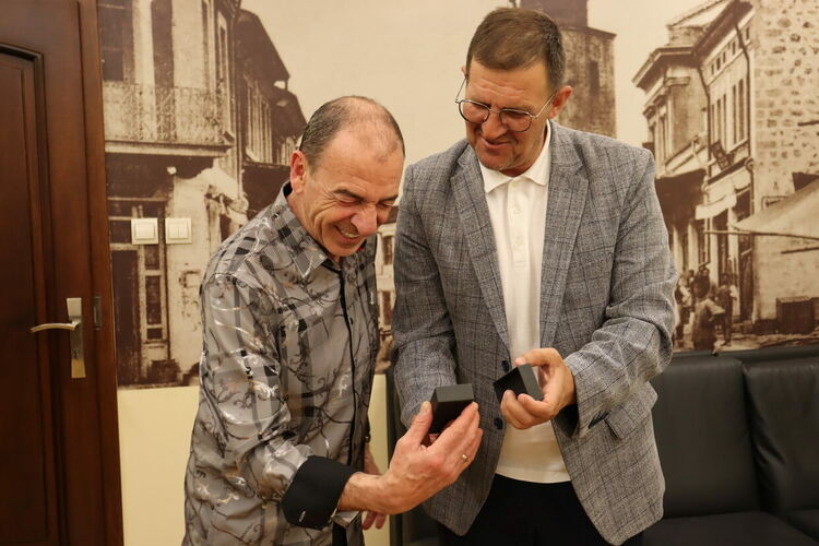 Кметът Станислав Дечев и актьорът Димитър Маринов с идеи за нови проекти в Хасково 