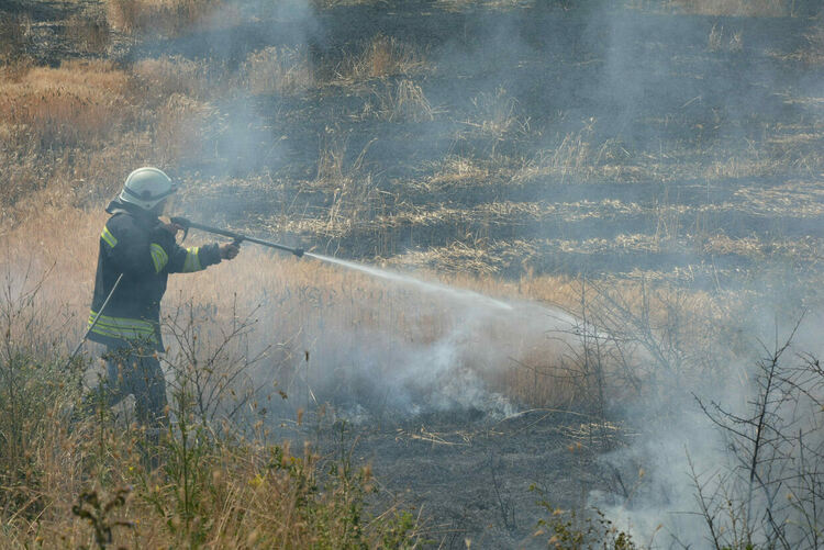 Екстремна опасност от пожари заради високите температури
