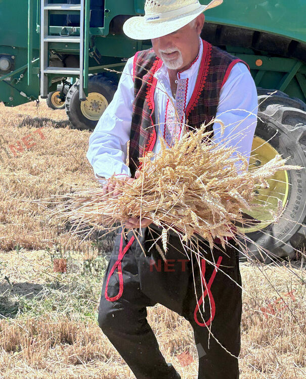 С ритуално зажънване в село Горски извор започна жътвената кампания в община Димитровград