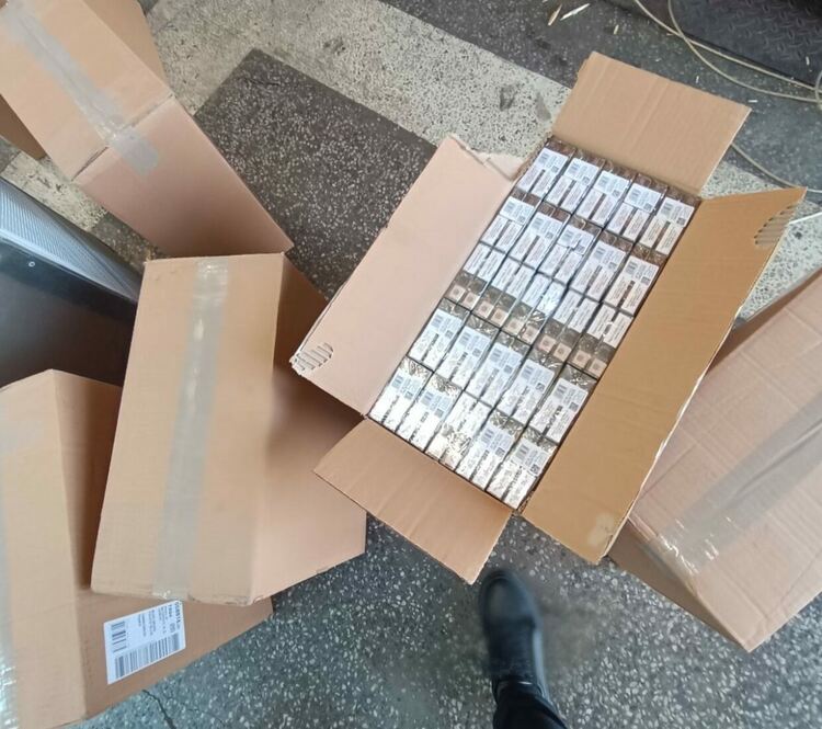 Откриха 1 500 000 контрабандни цигари в тир с части за климатици