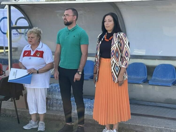 Заместник-кметът Станислава Генадиева официално даде начало на честванията по повод Международния олимпийски ден в Радомир