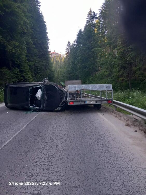 Катастрофа затвори пътя Проглед – Пампорово, двама са пострадали