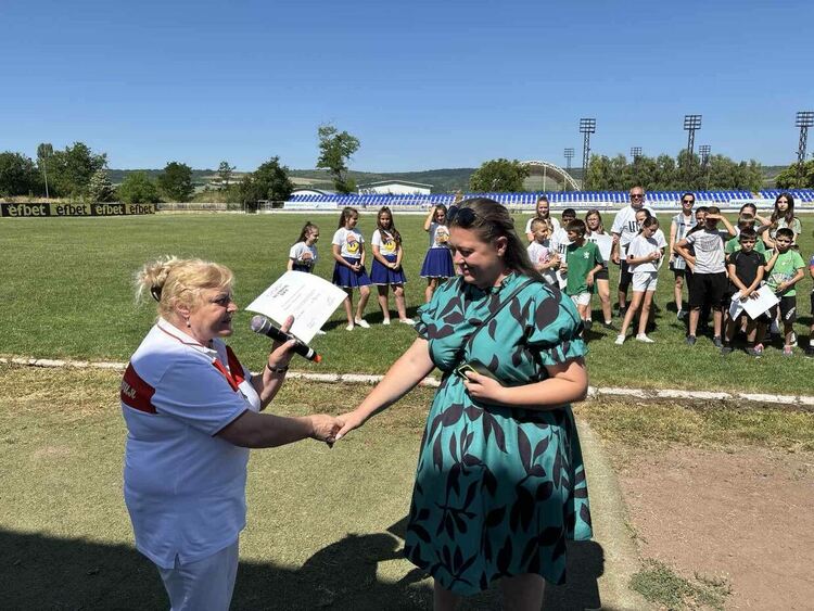 Заместник-кметът Станислава Генадиева официално даде начало на честванията по повод Международния олимпийски ден в Радомир