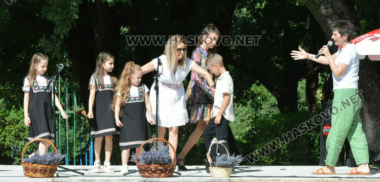 С венец от 77 ½ ароматни и лековити билки и конна езда започна Еньовден в Хасково 