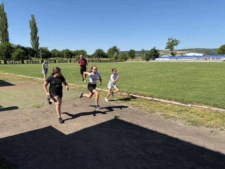 Заместник-кметът Станислава Генадиева официално даде начало на честванията по повод Международния олимпийски ден в Радомир