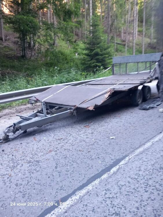 Катастрофа затвори пътя Проглед – Пампорово, двама са пострадали