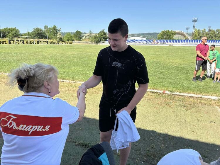 Заместник-кметът Станислава Генадиева официално даде начало на честванията по повод Международния олимпийски ден в Радомир